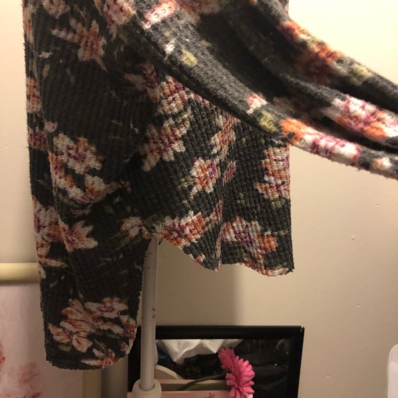 EUC Waffle Plush Knit Oversized Top - Picture 7 of 8